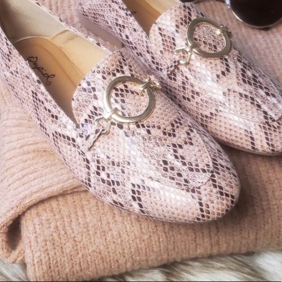 NWT Pink Snake Loafers // Qupid // Women’s Size 7 - Picture 2 of 5